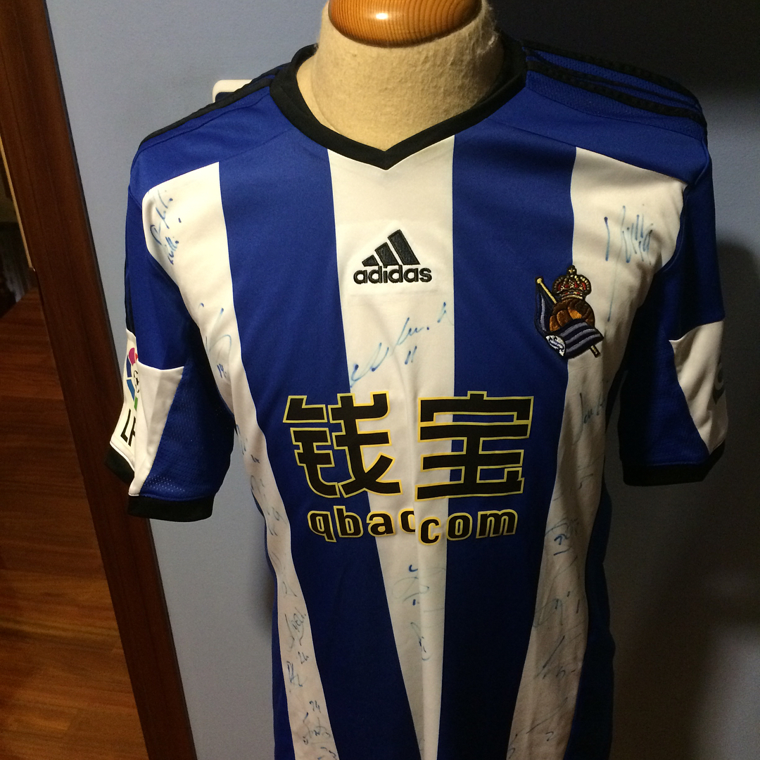 Camiseta Match worn usada por Zaldua en el partido Real Sociedad Real Madrid, firmada por toda la plantilla 2014/2015