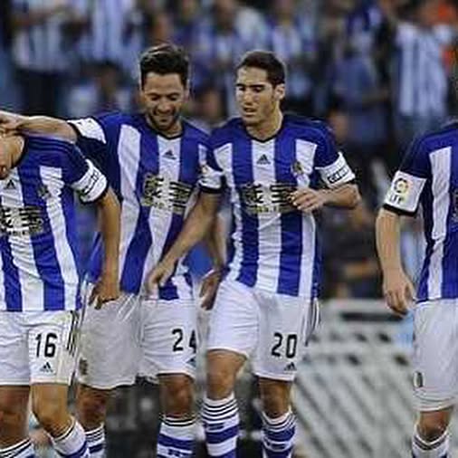 Camiseta Match worn usada por Zaldua en el partido Real Sociedad Real Madrid, firmada por toda la plantilla 2014/2015 5