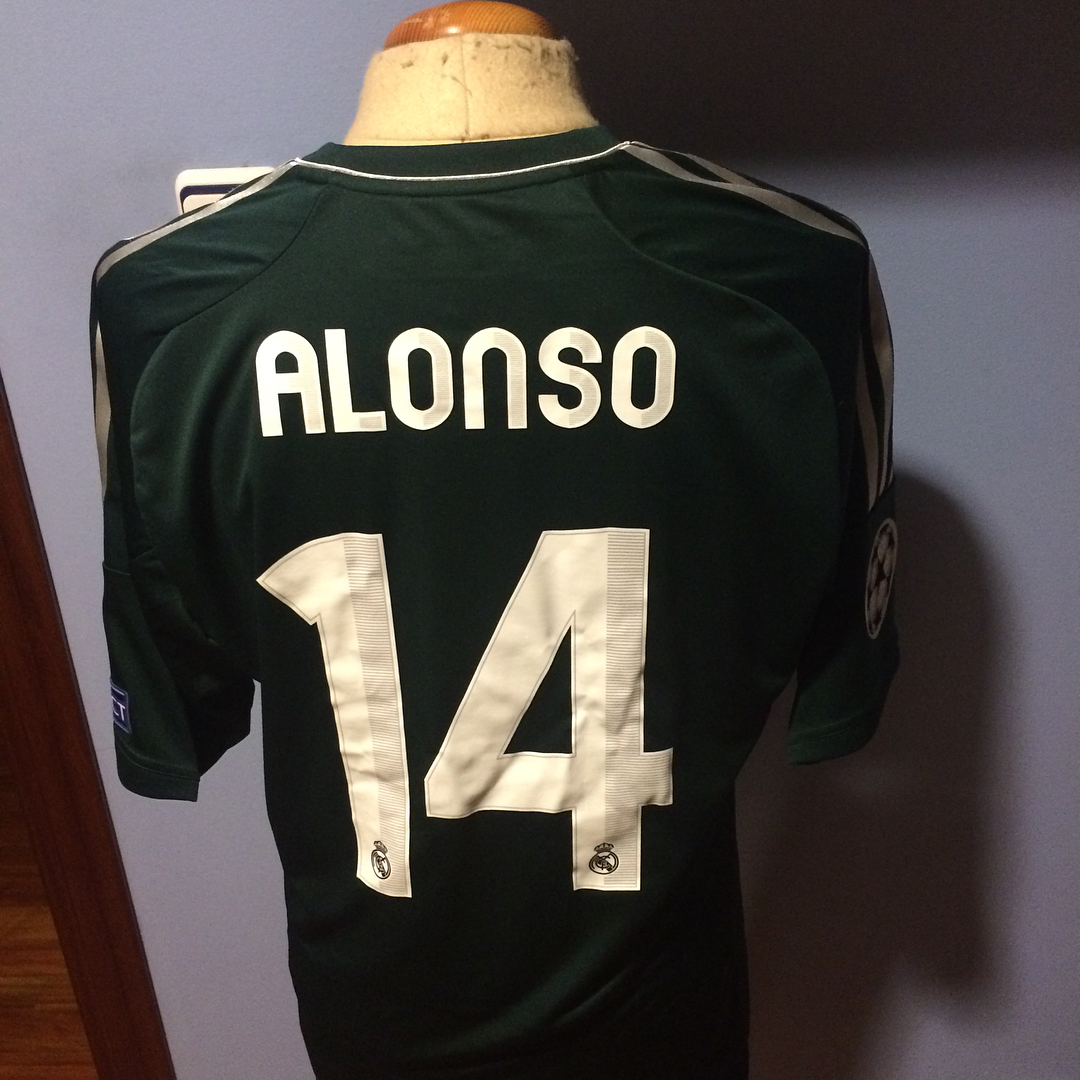 Camiseta Match de Xabi Alonso utilizada en la champions 2012/2013 en los partidos ante el city y el United 3