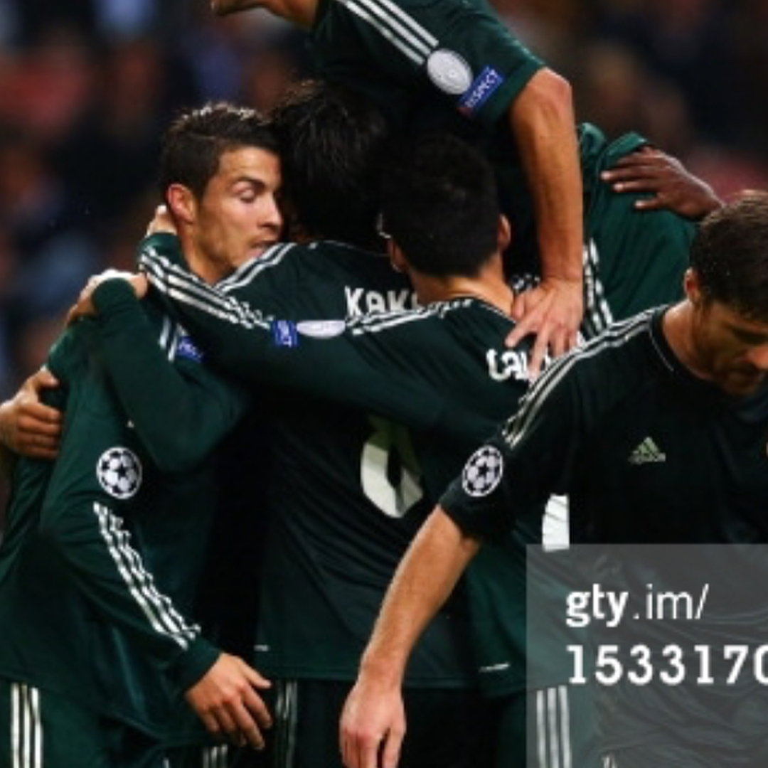 Camiseta Match de Xabi Alonso utilizada en la champions 2012/2013 en los partidos ante el city y el United 5