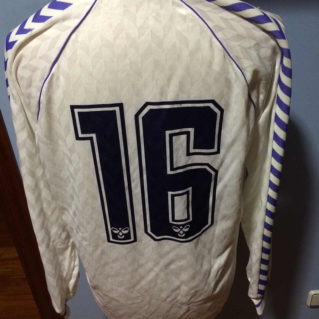 Camiseta de Juanito 1986/1987, con el 16 dado que el 7 lo llevaba el buitre 2