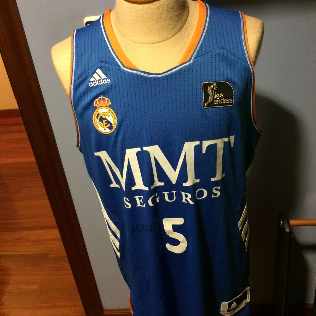 Camiseta usada por rudy Fernández en liga Endesa temporada 2013/2014, firmada por el crack