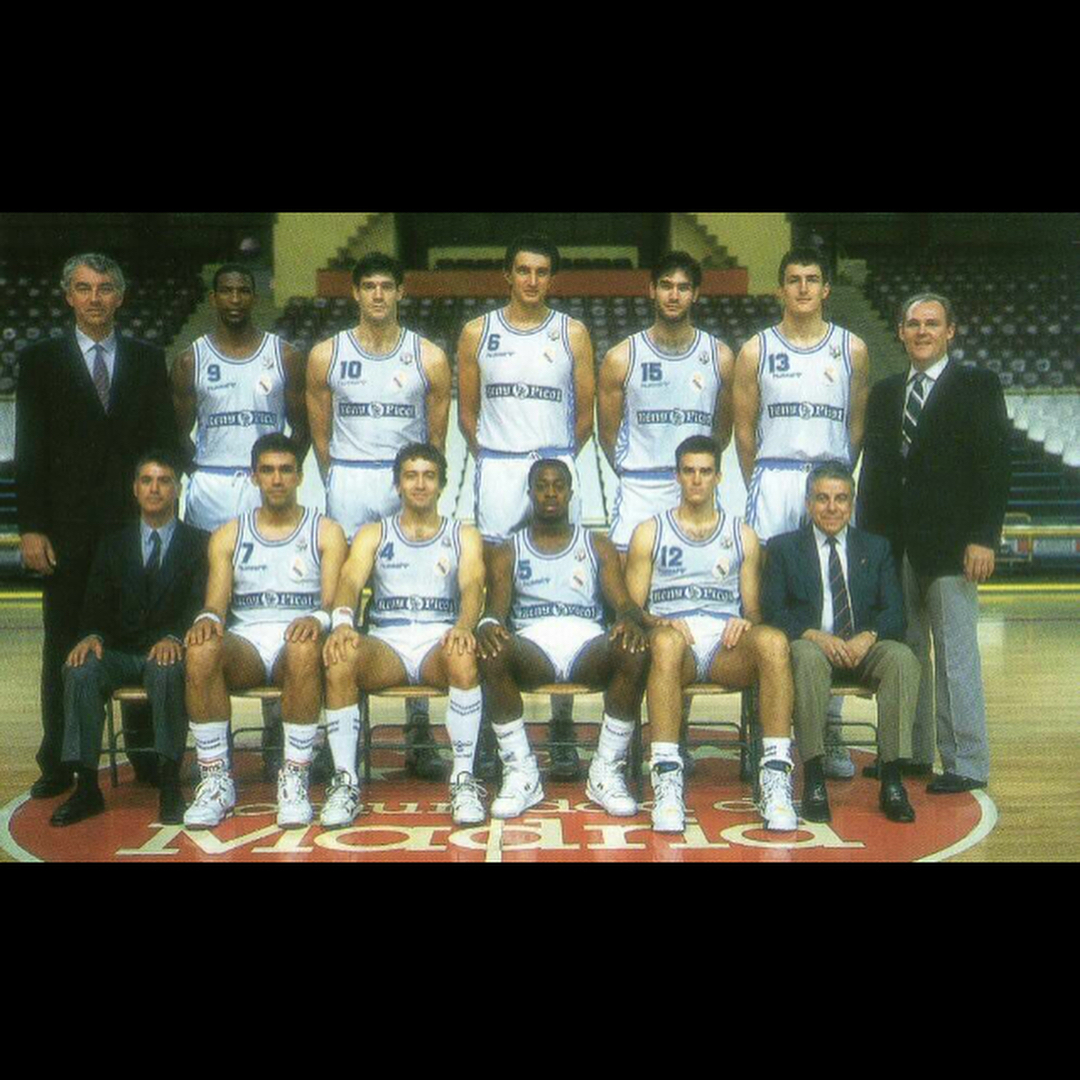 Haciendo una excepción a las camisetas  os enseño esta joya para los aficionados al Basket madridista 2