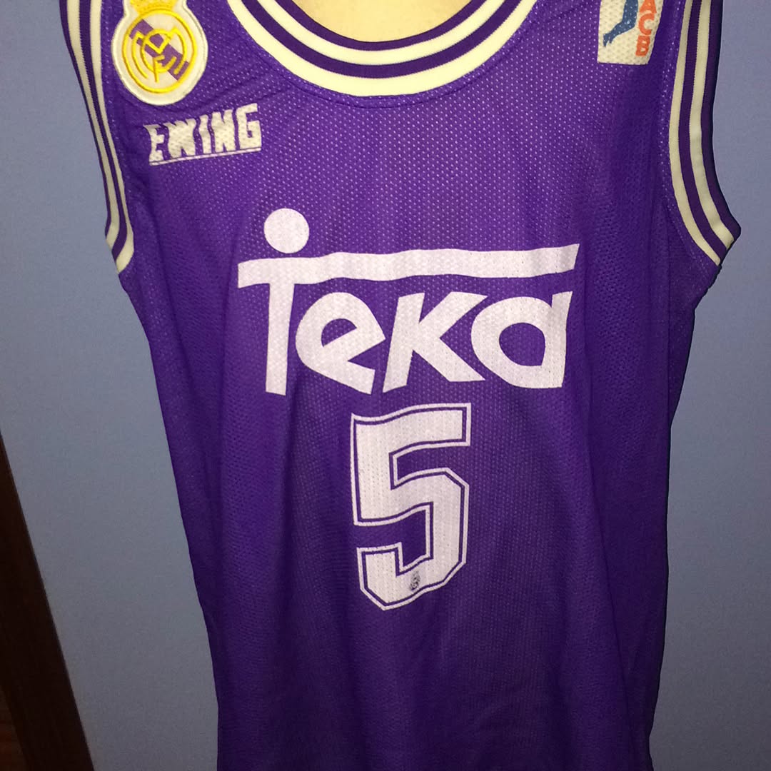 Camiseta Match de Isma santos, el único paisano que vistió la camiseta del Real Madrid de Basket, breve historia en h...