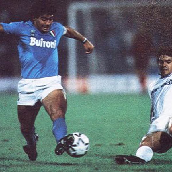 Camiseta Match Worn de Sanchís utilizada en la copa de Europa por eso le borran lo de Hummel 4