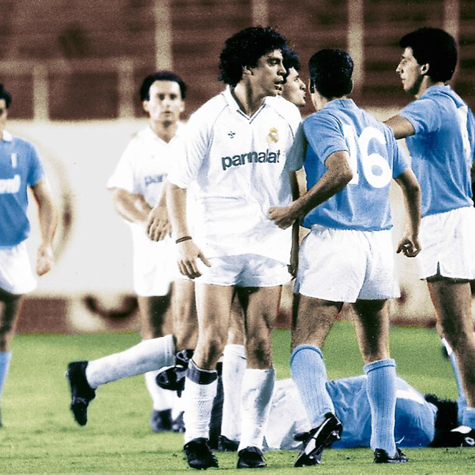 Camiseta Match Worn de Sanchís utilizada en la copa de Europa por eso le borran lo de Hummel 5