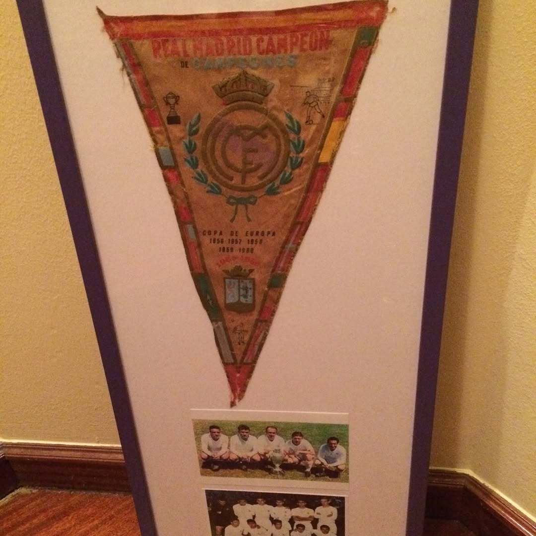 Banderín artesanal con motivo de la sexta copa de Europa, donado al museo por un gran amigo madridista