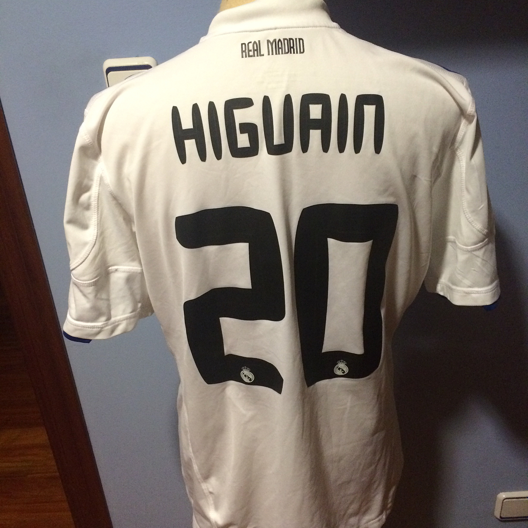 Camiseta Match Worn utilizada por el pipa Higuaín en la jornada 8 contra el Racing de Santander temporada 2010/2011 3