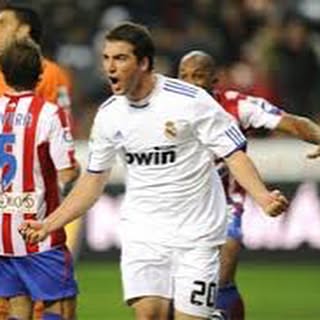 Camiseta Match Worn utilizada por el pipa Higuaín en la jornada 8 contra el Racing de Santander temporada 2010/2011 6