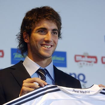 Camiseta Match Worn utilizada por el pipa Higuaín en la jornada 8 contra el Racing de Santander temporada 2010/2011 8
