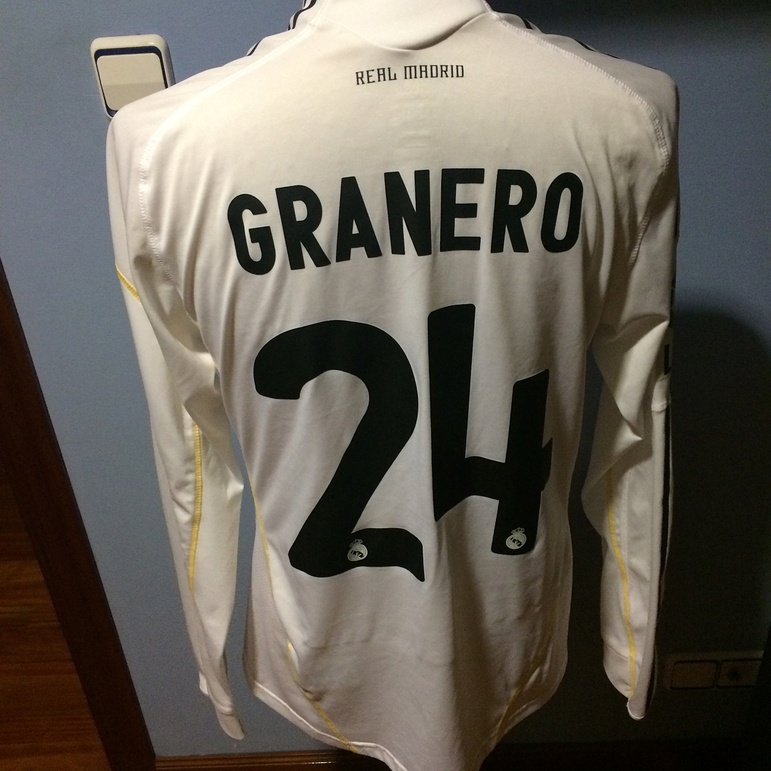 Camiseta utilizada y firmada  por granero Match Worn partido real Madrid Mallorca en el Bernabéu temporada 2009/2010 2