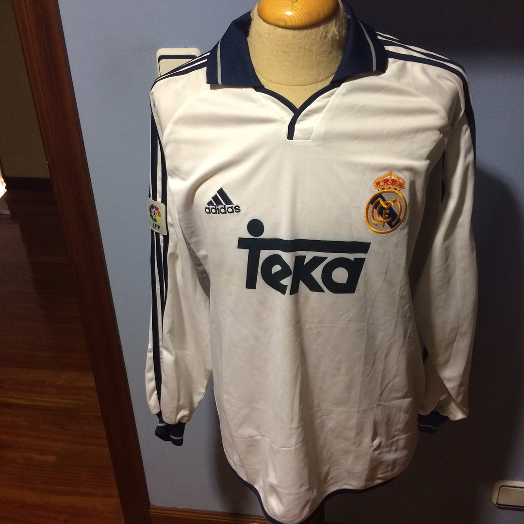 Camiseta Match Worn utilizada por Roberto Carlos jornada 23 Real Madrid Racing de Santander temporada 2000/2001 breve...