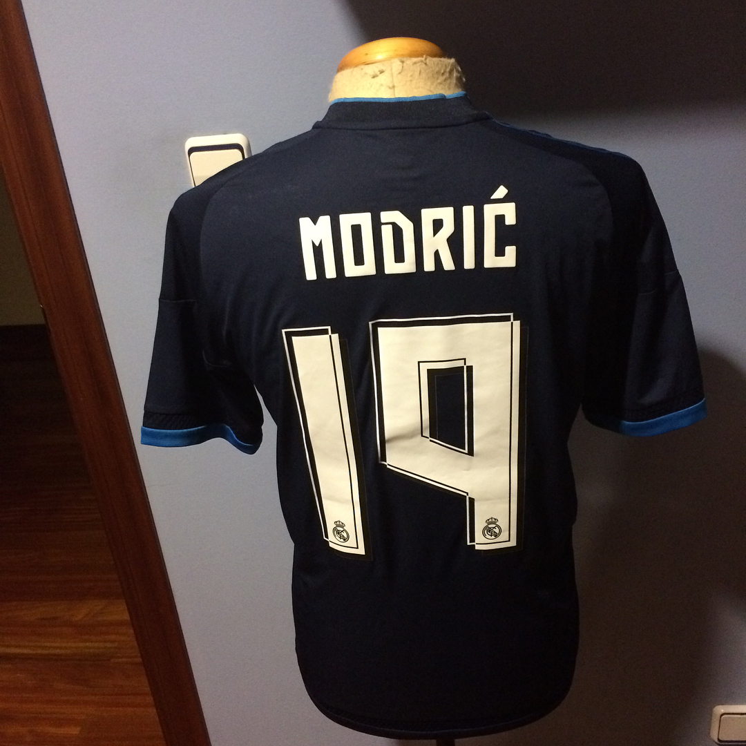 Camiseta Match Worn utilizada por Luka Modric en el partido de mestalla Valencia 2 Real Madrid 2 temporada 2015/2016 2
