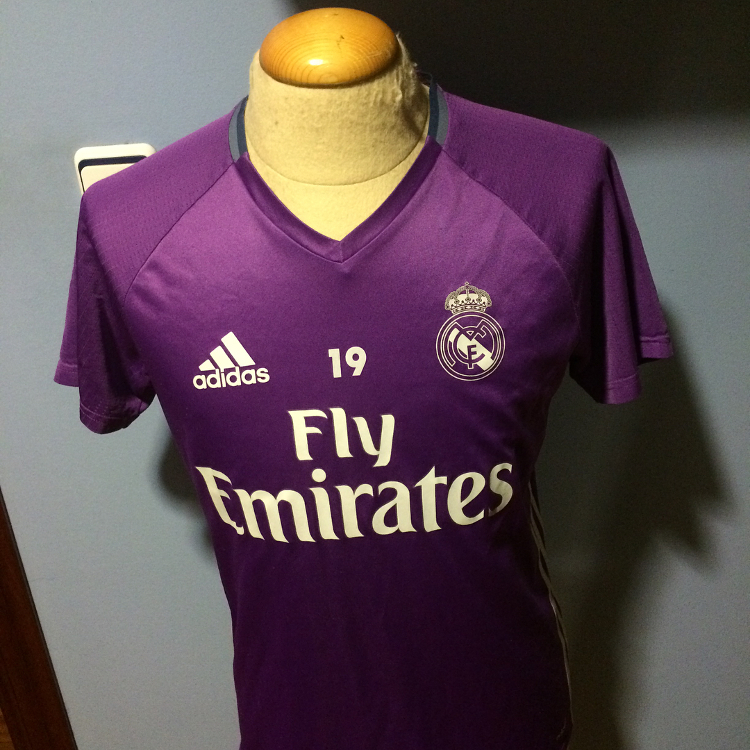 Camiseta Match Worn de entrenamiento utilizada por Luka Modric en Valdebebas en la temporada 2016/2017 año del doblete
