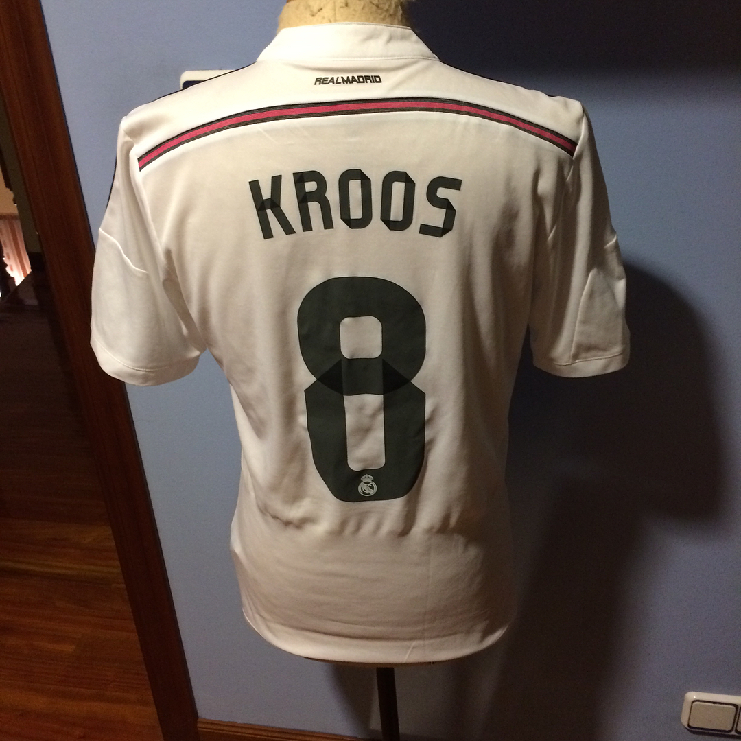 Camiseta Match Worn usada por el astro alemán en el Madrigal jornada 6 de la temporada 2014/2015 2