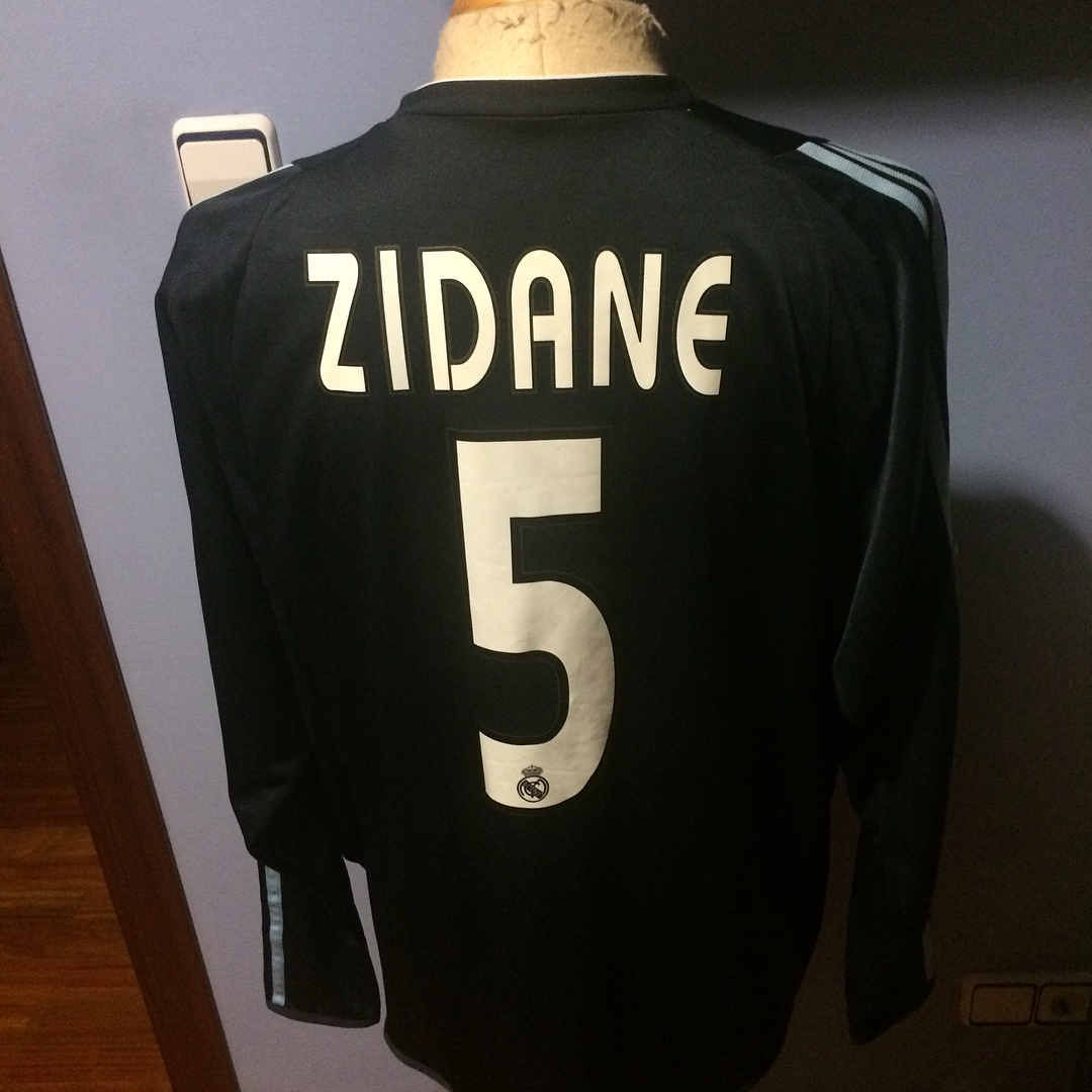 Una de las mejores camisetas de la colección Camiseta usada Match Worn por el mago Zidane en la jornada 9 en la Romar... 2