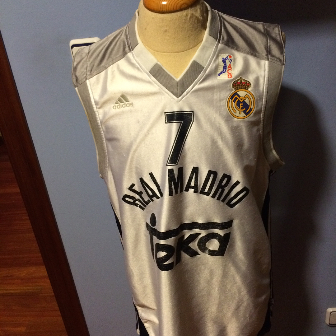 Camiseta Match Worn utilizada por el gran Lucio Angulo en la temporada 2000/2001