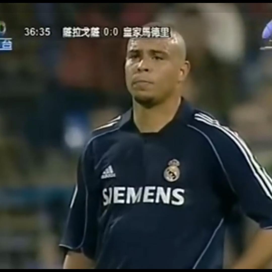Espacio del #museomerengue dedicado o fenómeno Ronaldo con camiseta Match Worn de liga Zaragoza Real Madrid temporada... 3