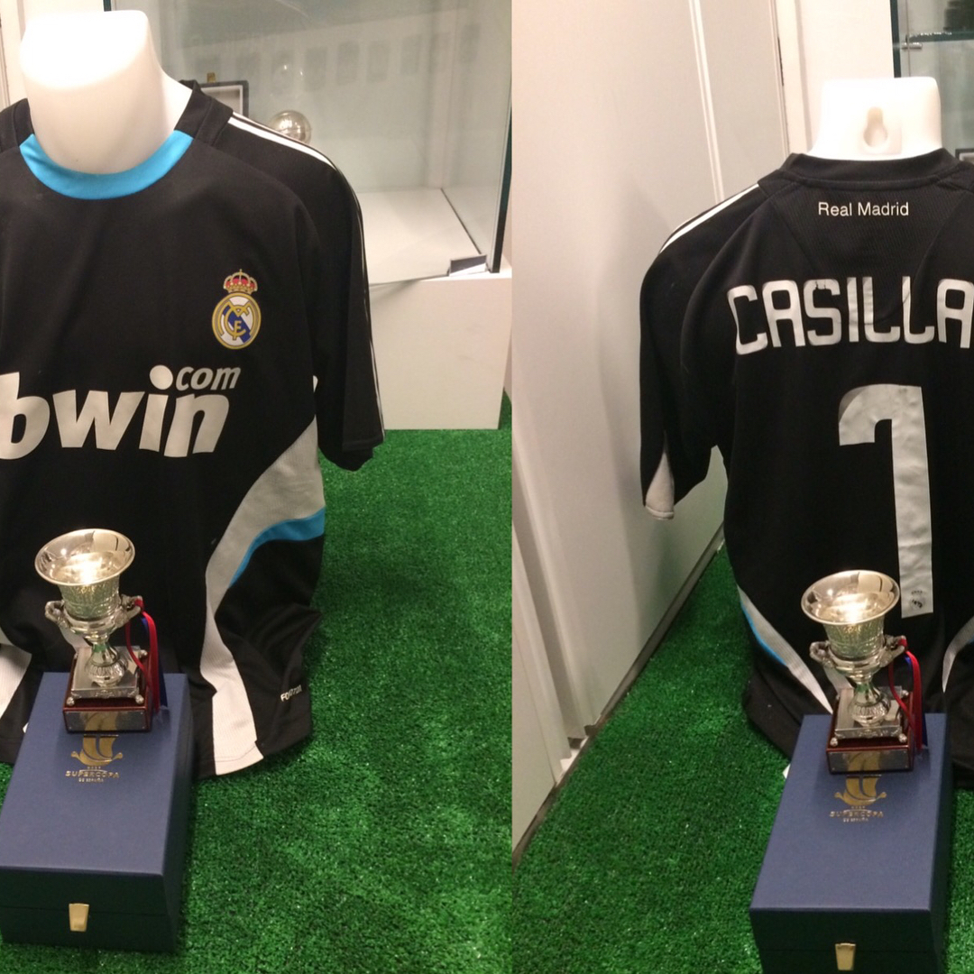 Camiseta match worn utilizada por Casillas en la final de la súper copa de España y regalada al acabar el partido