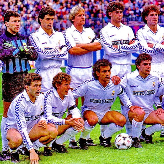 Temporada 1989/1990, hace 30 años el Madrid conquistaba la liga batiendo dos récords 107 goles y 38 goles de Hugo Sán... 3