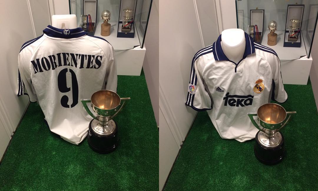 Camiseta Match worn usada por Fernando Morientes en la jornada 11 de la temporada 2000/2001 e intercambiada con un ju...