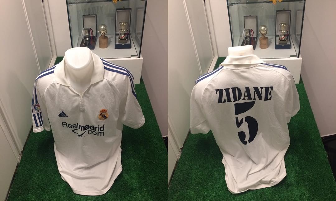 Camiseta utilizada Match worn por Zidane e intercambiada al final del partido con un jugador del Villarreal