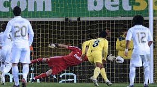 Camiseta Match worn usada por el santo Iker casillas en el partido Villarreal Real Madrid de la jornada 29 de liga de...