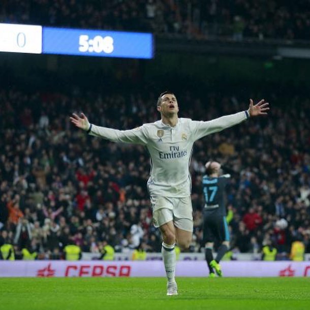 Camiseta Match worn Real madrid 3 Real Sociedad 0 de Cristiano Ronaldo firmada por el astro portugués al ser regalada