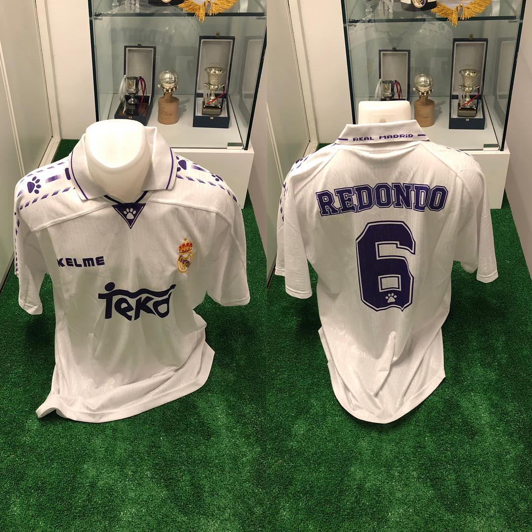Camiseta usada y sudada Match worn por uno de los mejores medio centros de la historia Del Real Madrid, la zamarra es...