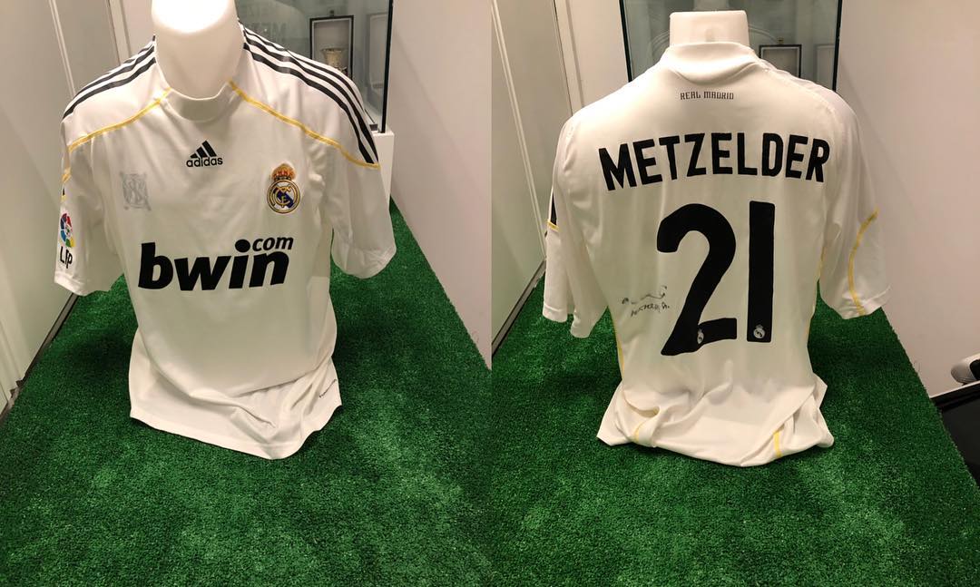 Camiseta usada Match Worn por el subcampeón del Mundo Metzelder, en el partido de infausto recuerdo tras encajar el m...