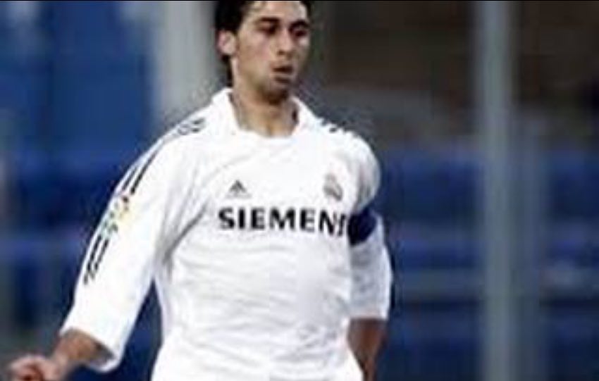 Espacio en el museo merengue a uno de los grandes madridistas y un gran capitán de nuestro gran club @17arbeloa camis... 5