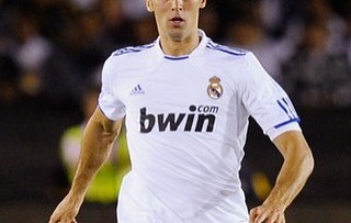 Espacio en el museo merengue a uno de los grandes madridistas y un gran capitán de nuestro gran club @17arbeloa camis... 2