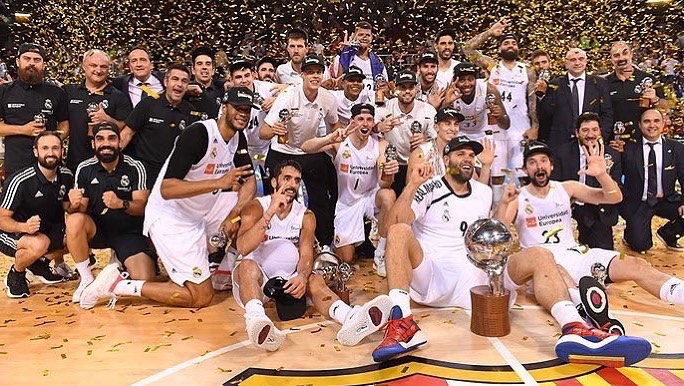 Gracias a toda los miembros que forman el @realmadridbasket en especial a @23llull @22edy22 @facucampazzo @felipereye...