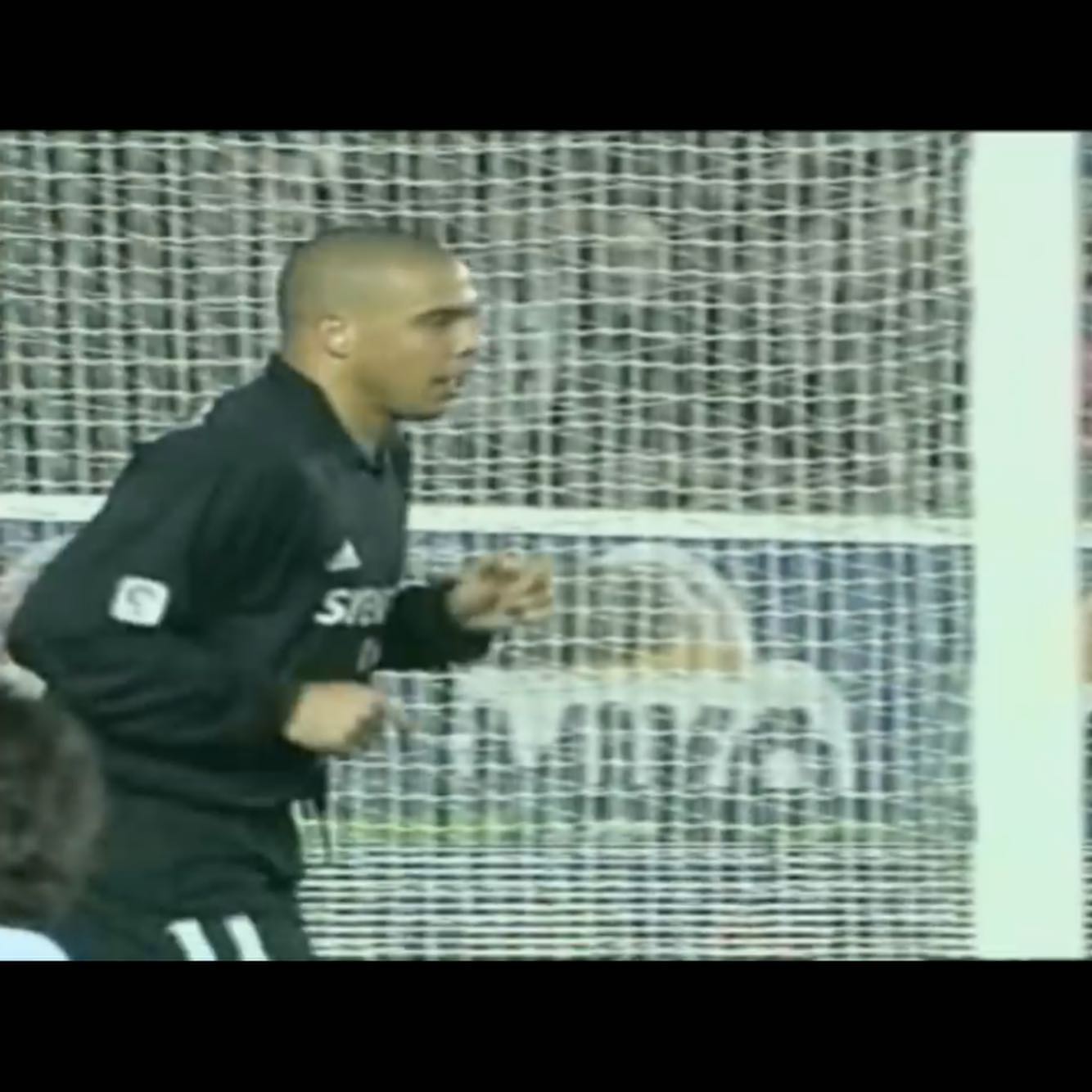 Camiseta usada Match worn por @ronaldo en Mendizorroza con la que anotó 3 goles, en la temporada de la conquista de l...