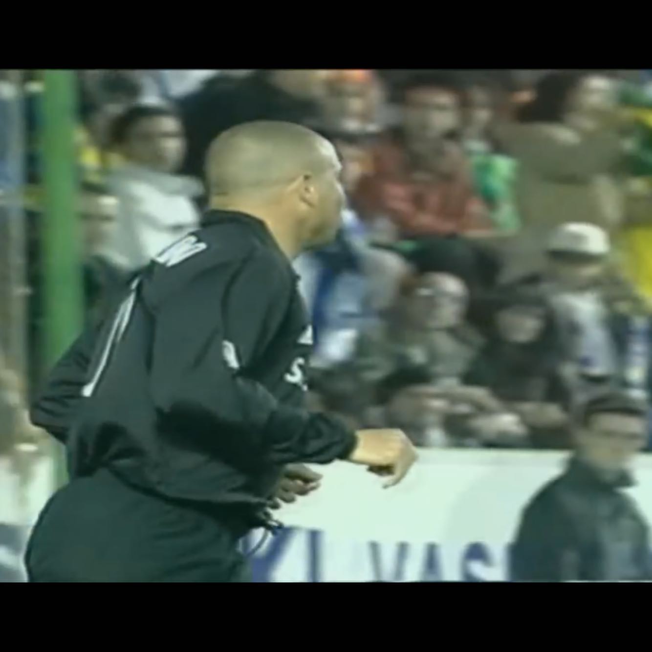 Camiseta usada Match worn por @ronaldo en Mendizorroza con la que anotó 3 goles, en la temporada de la conquista de l... 2