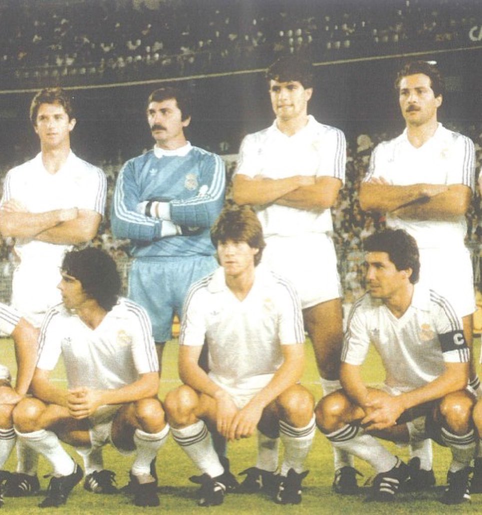 Camiseta y sudadera regalada por el gran Miguel Ángel uno de los dos Orensanos que vistieron la camiseta Del Real Madrid