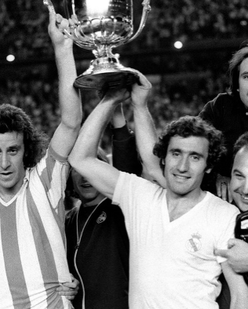 Copa del generalísimo 1975 trofeo y zamarra de la última copa antes de denominarse copa del rey 3