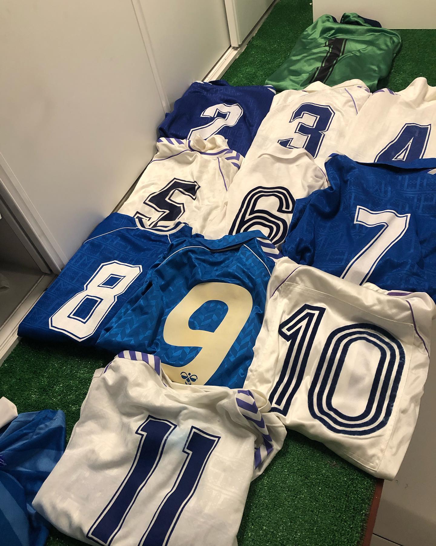 Viva los años 80 un pequeño recuerdo a esa época con piezas del #museomerengue animoooooo y hala madrid