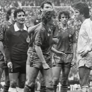 Hoy vamos rendir un homenaje a uno de los mejores 7 de la historia Del Real Madrid, el gran Juanito 2