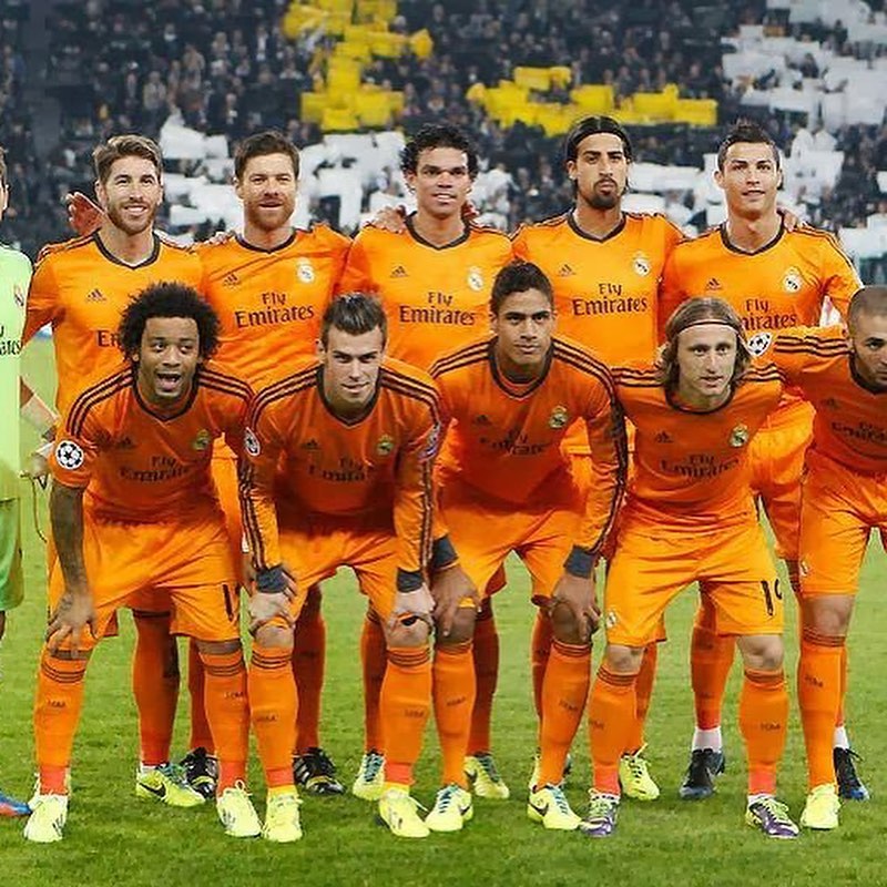 Recuerdo del partido de champions 2012/2013 en Turín donde el madrid empataría con la Juventus, con goles de bale y c... 3