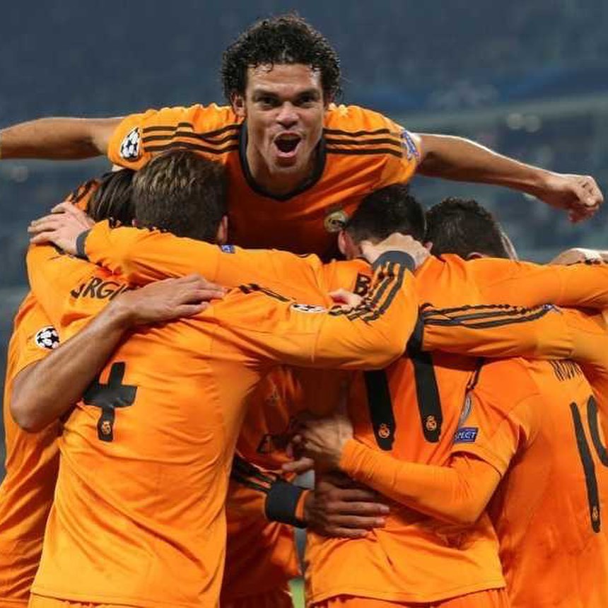 Recuerdo del partido de champions 2012/2013 en Turín donde el madrid empataría con la Juventus, con goles de bale y c... 4